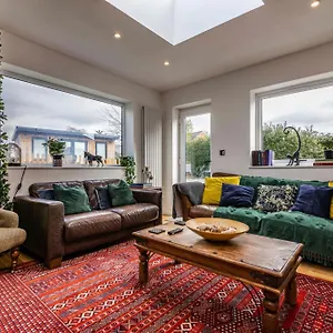 Holiday home Carlton Hill House - 5 Bedroom House With Parking, Nottingham